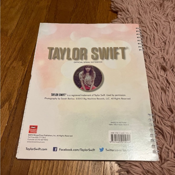 Taylor Swift notebook - Picture 2 of 3
